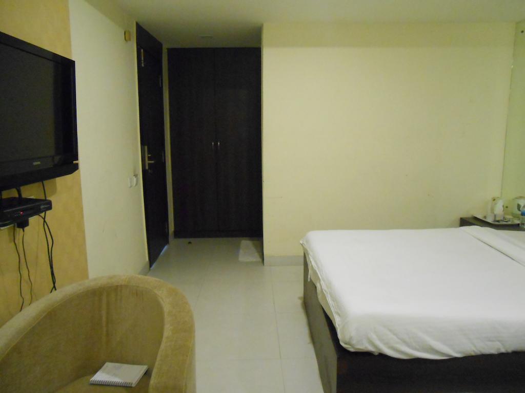 Hotel Kings Crown Vip Road Kalkutta Zimmer foto